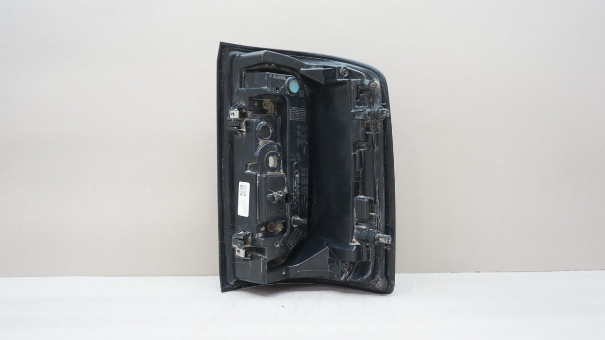 2016-2018 GMC SIERRA 1500 REAR LEFT DRIVER SIDE TAIL LIGHT OEM 84365930