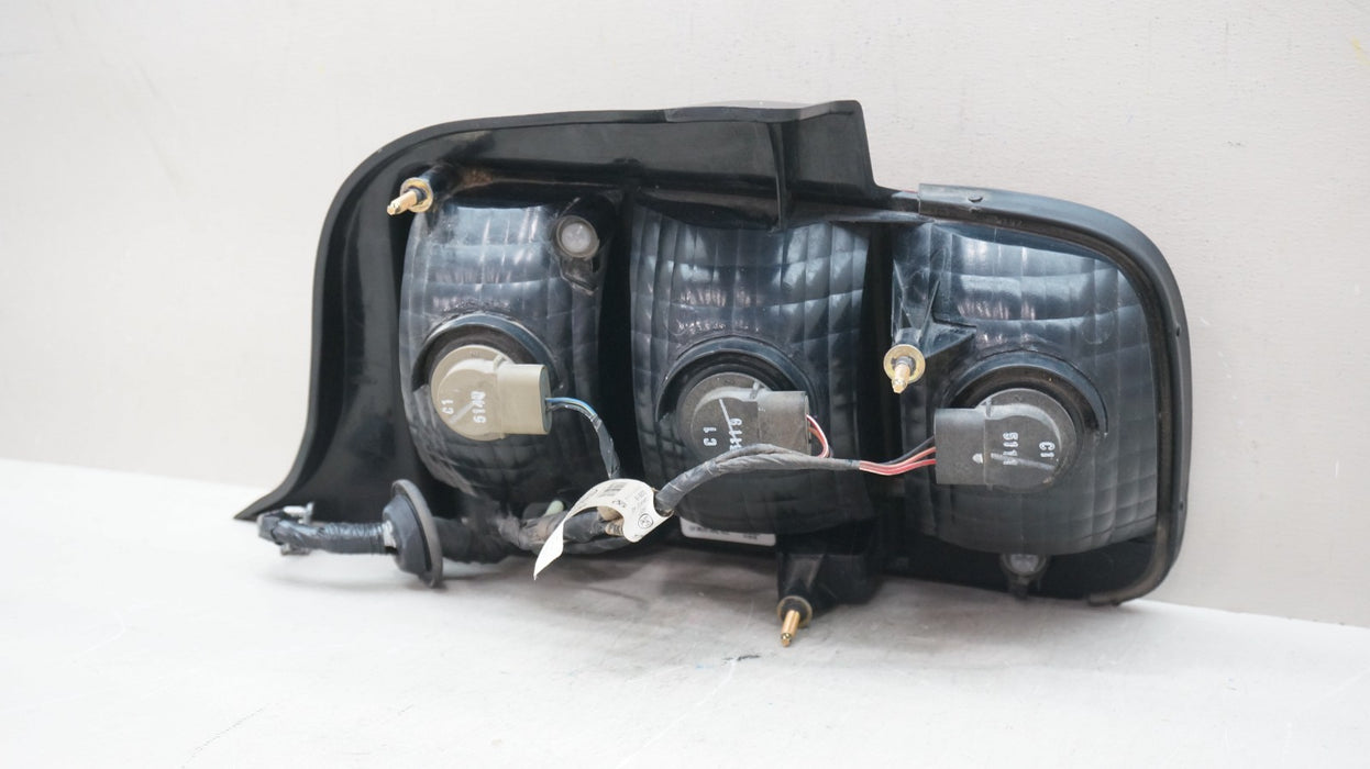 2005-2009 FORD MUSTANG REAR LEFT DRIVER SIDE TAIL LIGHT OEM 5R3T13A412