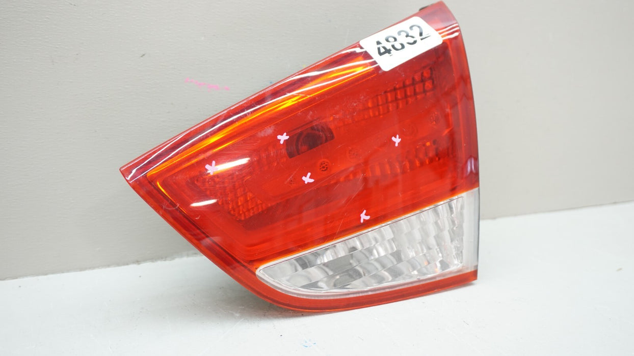 2010-2015 HYUNDAI TUCSON REAR RIGHT PASSENGER SIDE INNER TAIL LIGHT OEM