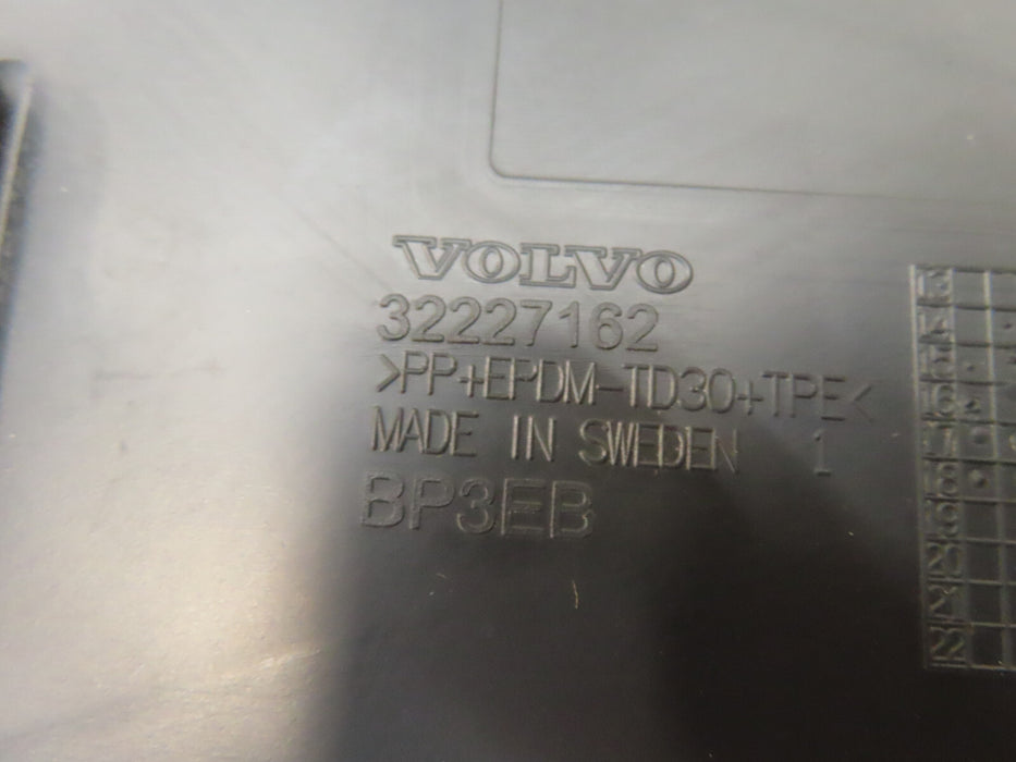 2016-2019 VOLVO XC90 REAR LIFTGATE TAILGATE TRUNK SPOILER OEM 32227162