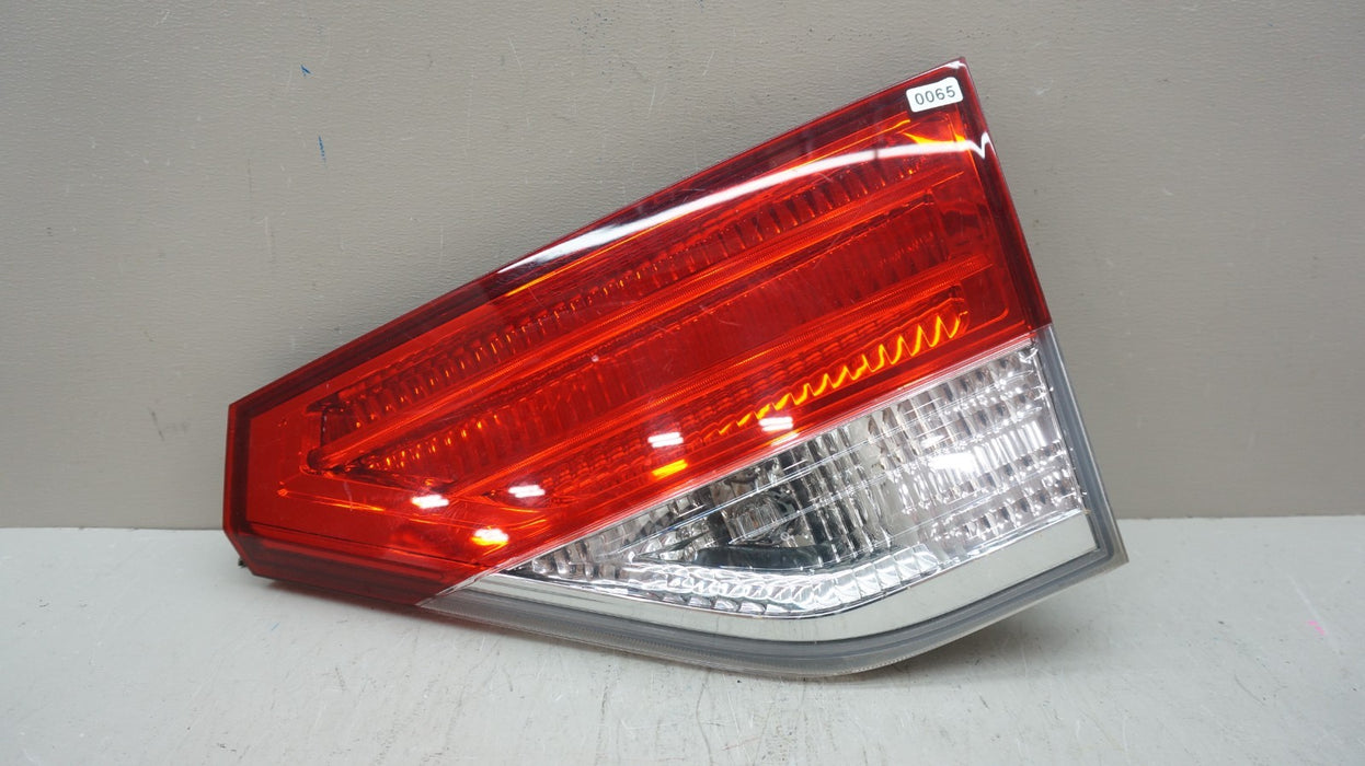 2014-2017 HONDA ODYSSEY RH RIGHT PASSENGER INNER LIFTGATE TAIL LIGHT TL OEM