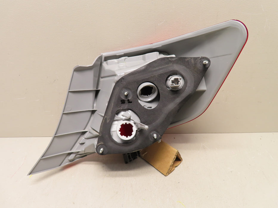2012 2014 TOYOTA CAMRY LEFT DRIVER SIDE OUTER TAIL LIGHT HALOGEN OEM
