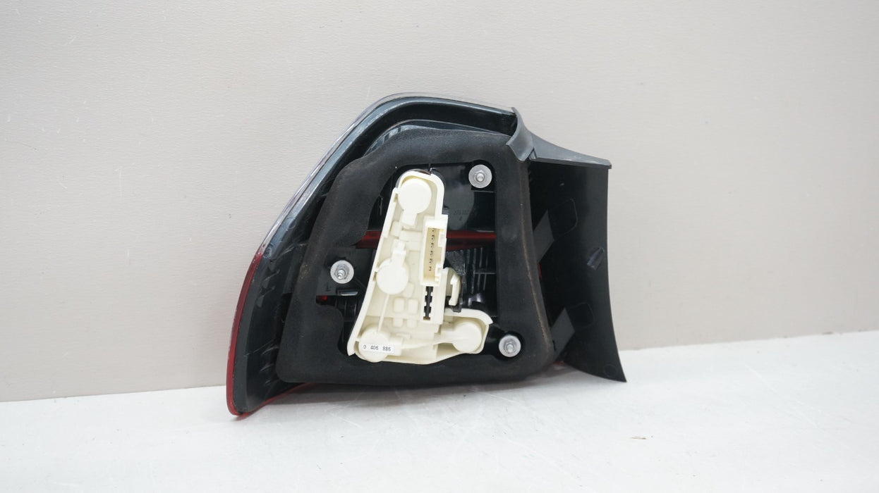 2006-2008 BMW 3-SERIES E90 REAR RIGHT PASSENGER SIDE TAIL LIGHT OEM