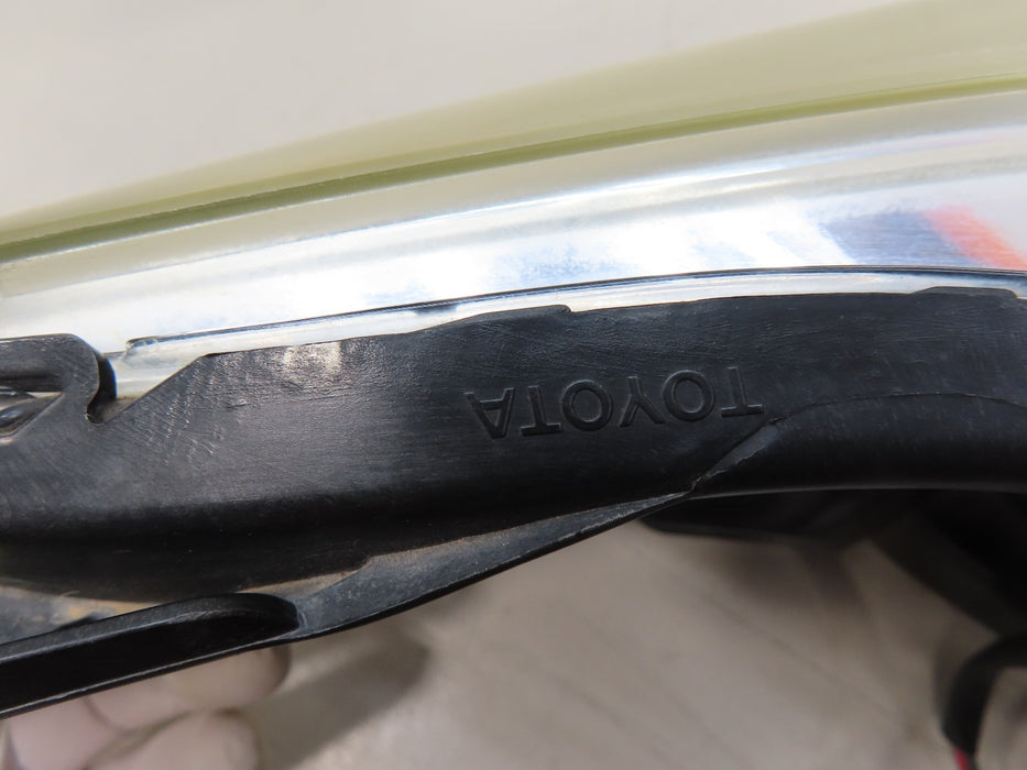 2013-2015 TOYOTA AVALON FRONT RIGHT PASSENGER SIDE HEADLIGHT OEM 9304
