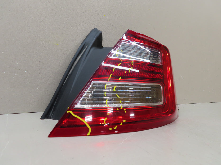 2013-2019 FORD TAURUS REAR RIGHT PASSENGER TAIL LIGHT OEM DG13-13B504-A