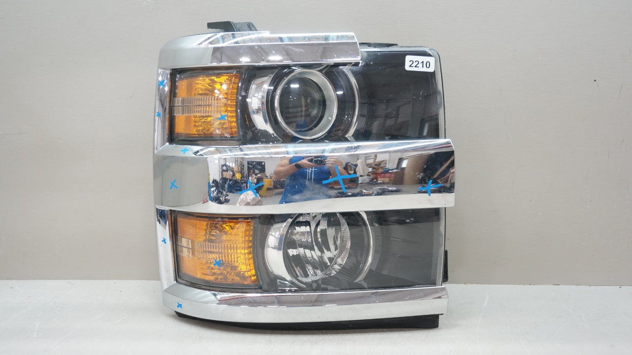 2015-2019 CHEVROLET SILVERADO 2500HD 3500HD RIGHT HALOGEN HEADLIGHT OEM 23389971