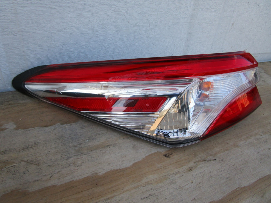 2018-2024 TOYOTA CAMRY REAR LEFT DRIVER SIDE TAIL LIGHT OUTER OEM