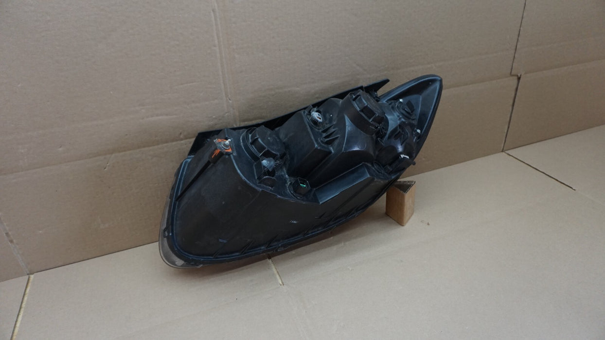 2010-2012 HYUNDAI SANTA FE FRONT RIGHT PASSENGER SIDE HEADLIGHT HEADLAMP OEM