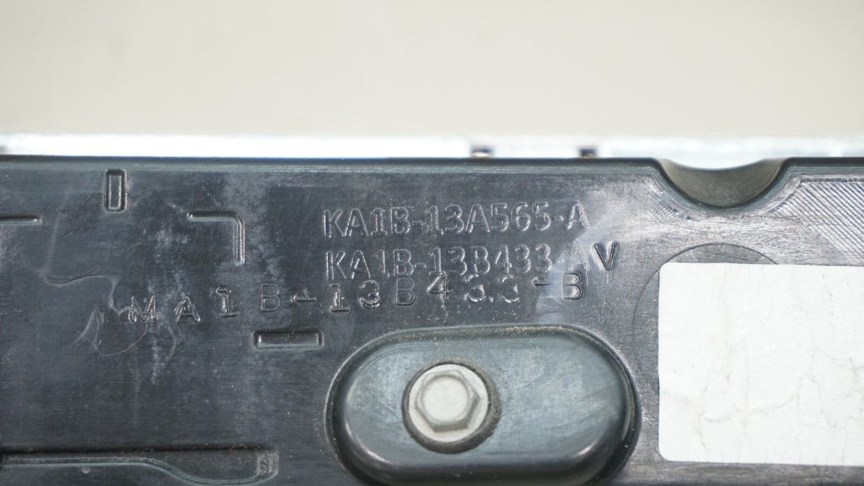 2019-2023 LINCOLN NAUTILIUS REAR CENTER TAIL LIGHT LAMP OEM KA1B13A565A
