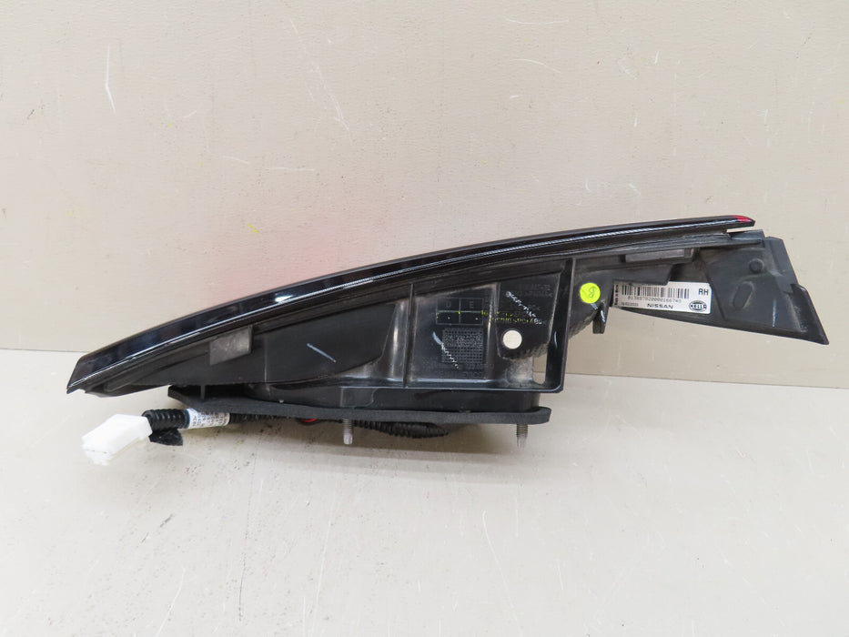 2020-2022 NISSAN SENTRA REAR RIGHT PASSENGER INNER TAIL LIGHT HALOGEN OEM