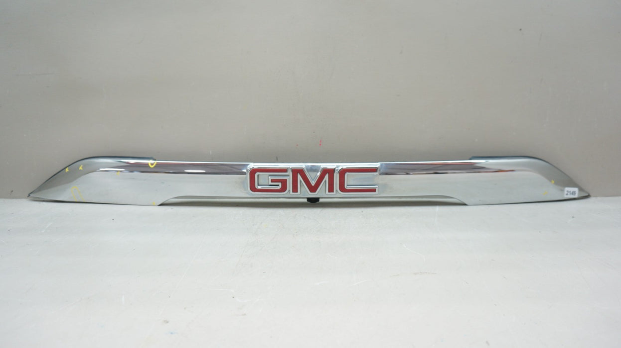 2017-2019 GMC ACADIA REAR TAILGATE HATCH MOLDING WITH CAMERA OEM 84169198