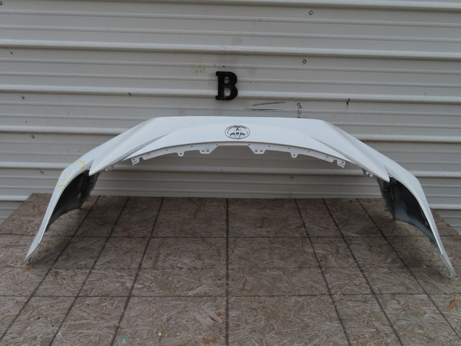 2019-2020 TOYOTA COROLLA SEDAN SE XSE FRONT BUMPER COVER OEM