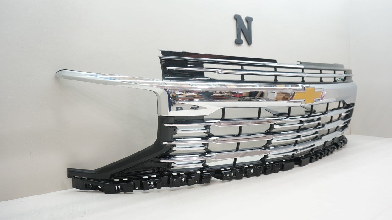 2025-2026 CHEVROLET TAHOE/ SUBURBAN FRONT RADIATOR GRILLE OEM 85775009 *NEW*