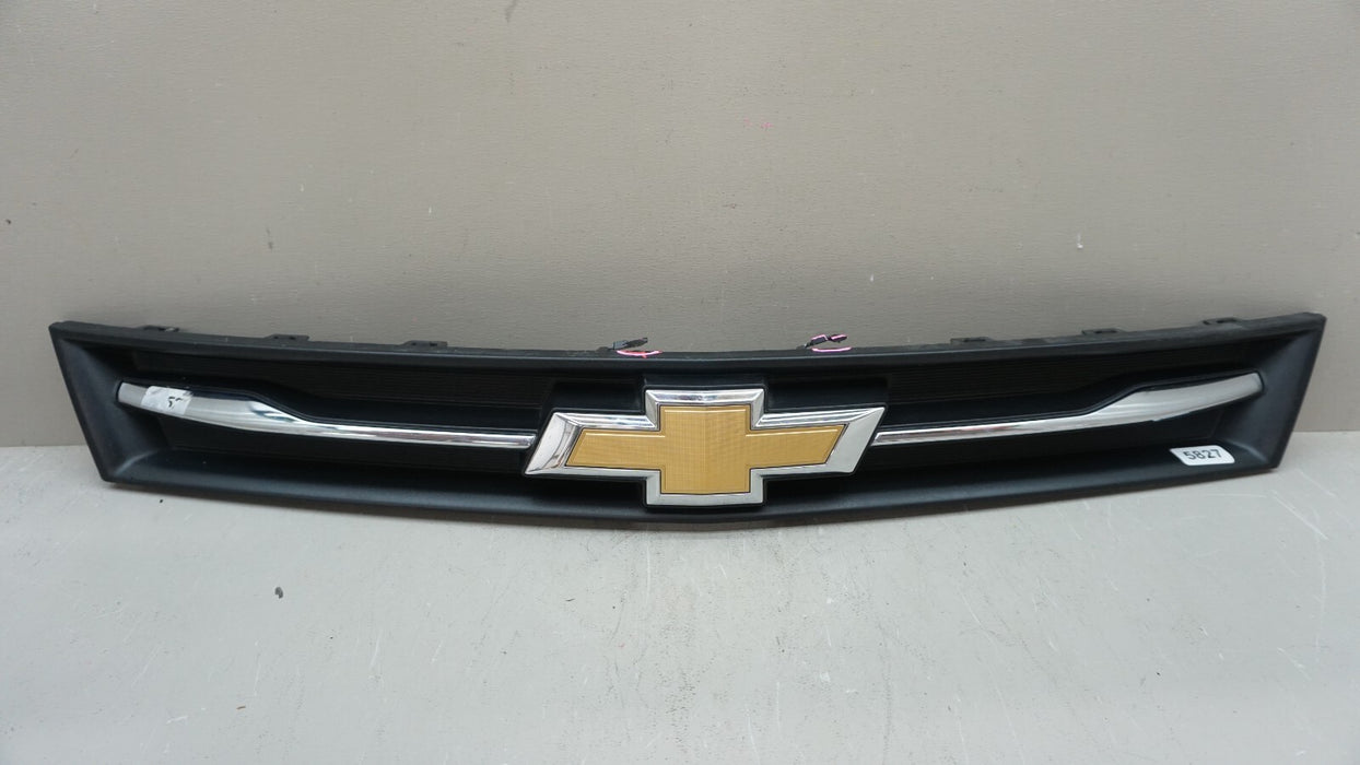 2017-2020 CHEVROLET TRAX FRONT GRILLE UPPER TRIM WITH EMBLEM 4239270 OEM