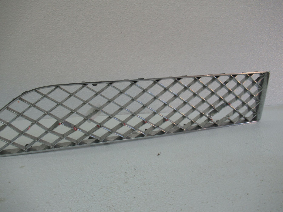 2017-2020 BENTLEY BENTAYGA FRONT LOWER RIGHT SIDE GRILL GRILLE TRIM GUIDE OEM