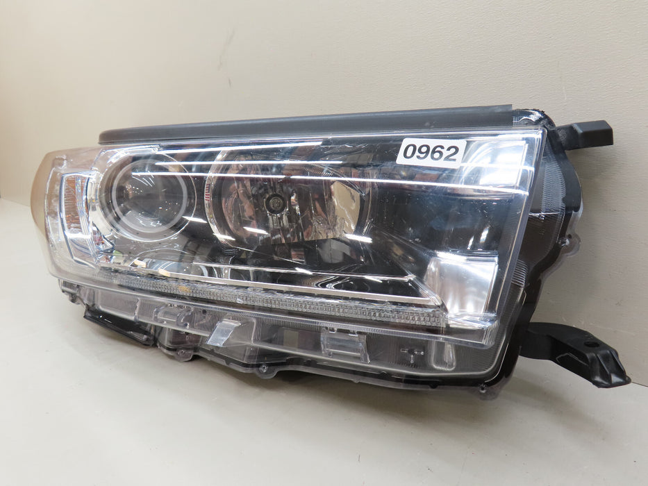 2017 2018 2019 TOYOTA HIGHLANDER FRONT RIGHT PASSENGER HEADLIGHT HALOGEN OEM