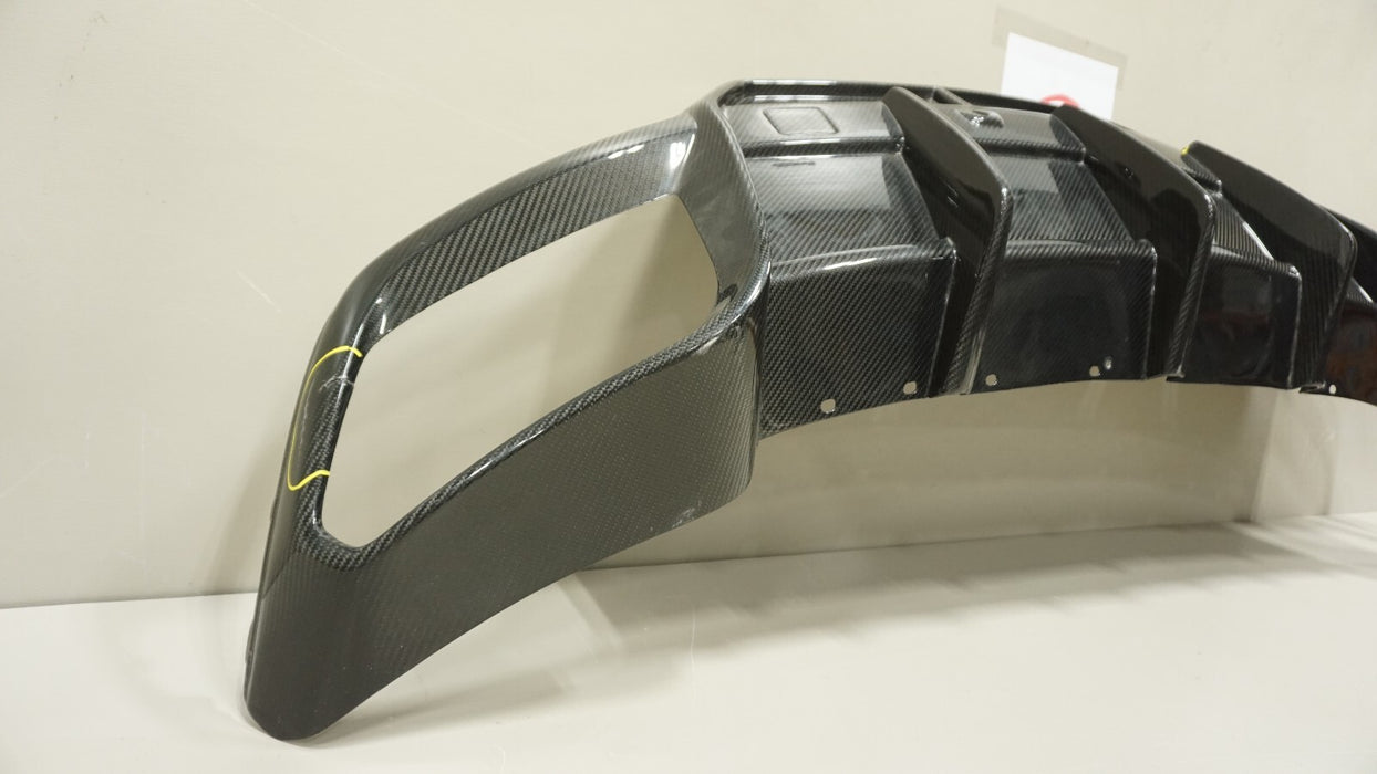 2018-2023 LAMBORGHINI URUS REAR BUMPER LOWER VALANCE DIFFUSER CARBON FIBER pd