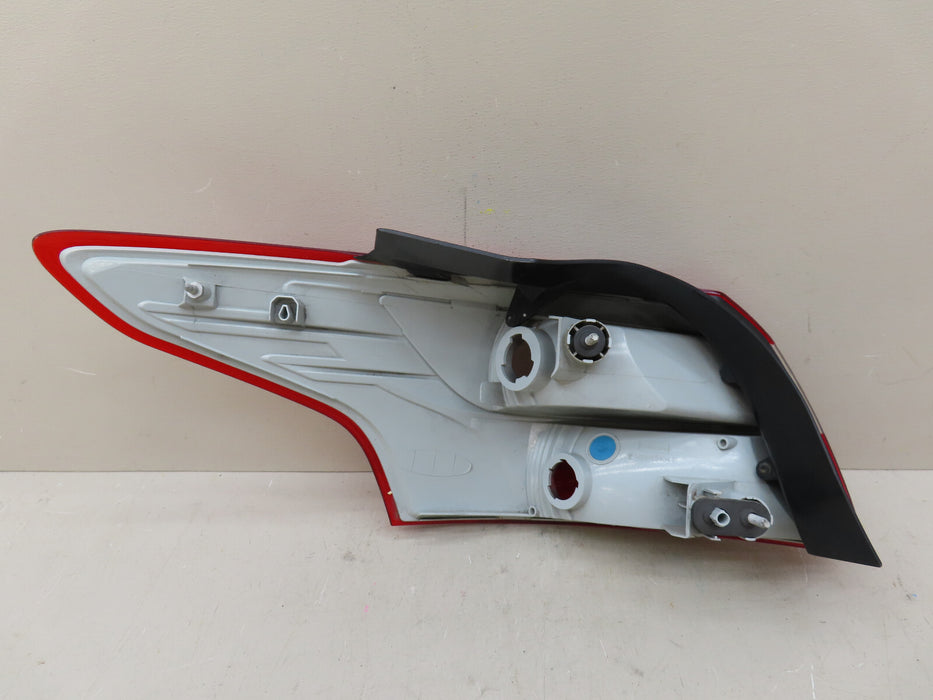 2012-2014 FORD FOCUS  REAR RIGHT TAIL LIGHT OUTER OEM EM51-13404-EA