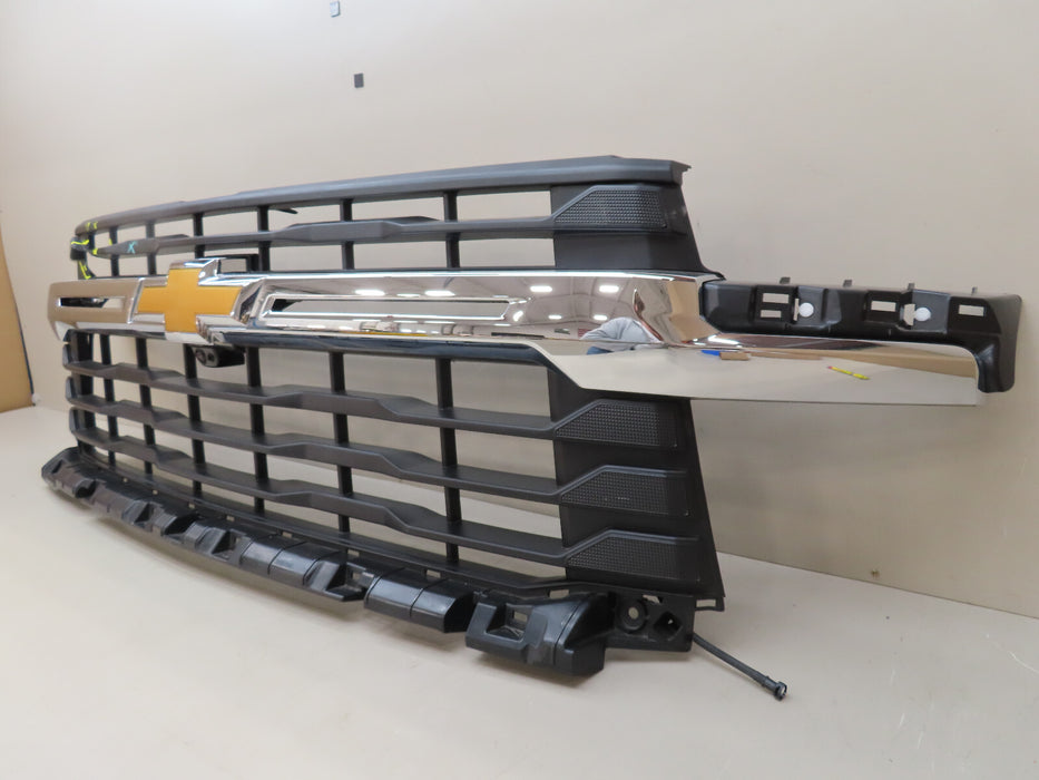 2024 CHEVROLET SILVERADO LT 2500 3500HD FRONT RADIATOR GIRLLE GRILL W/CAMERA OEM