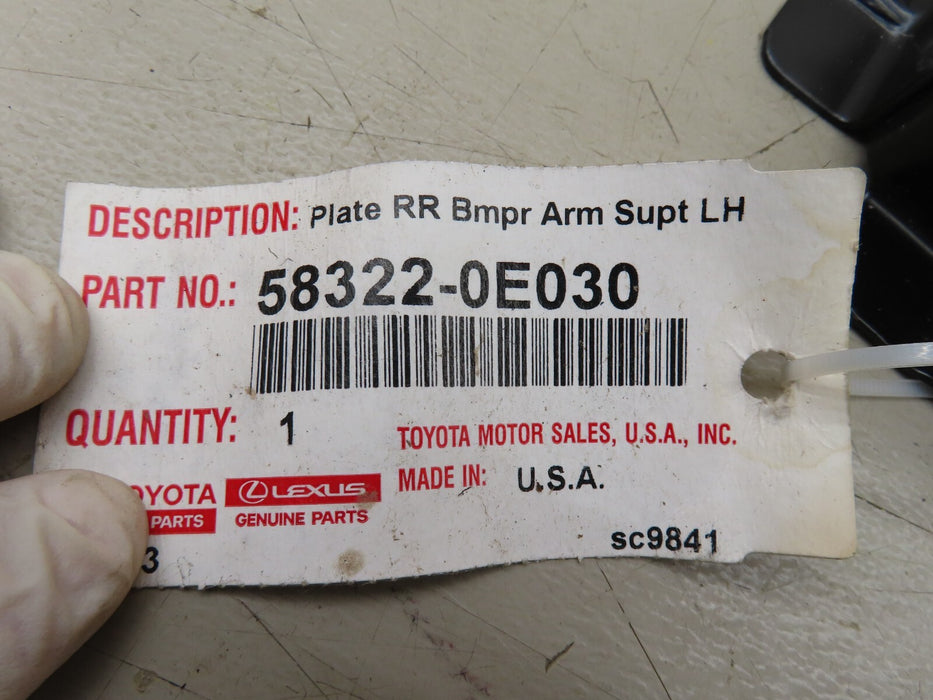 2014-2018 TOYOTA HIGHLANDER REAR LEFT BUMPER BODY MOUNT BRACKET OEM 58322-0E030