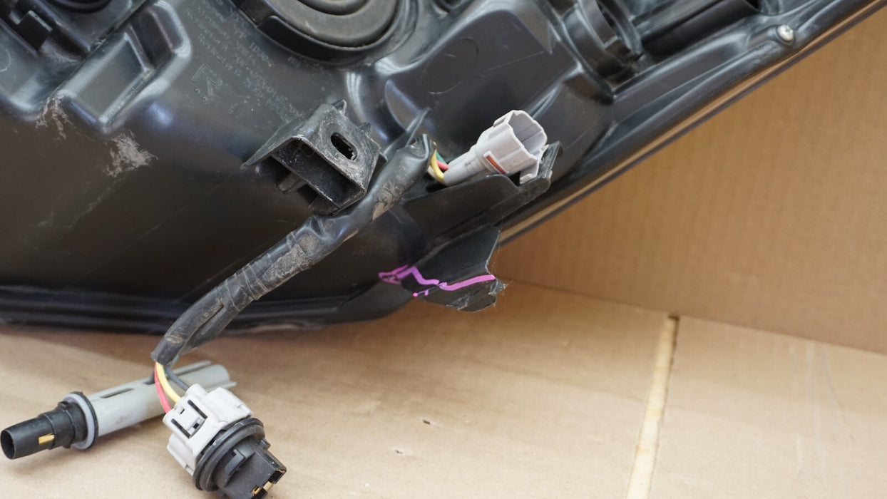 2014-2016 TOYOTA HIGHLANDER RH RIGHT PASSENGER SIDE HALOGEN HEADLIGHT OEM