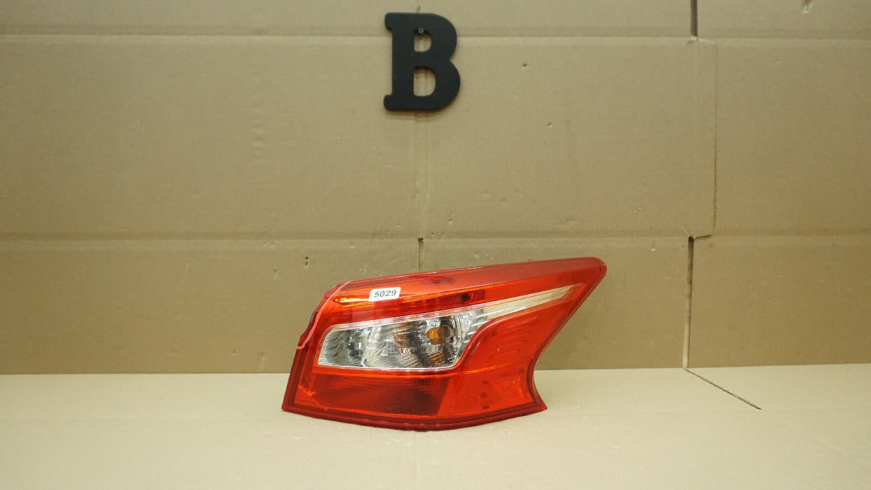 2016-2019 NISSAN SENTRA REAR RIGHT PASSENGER SIDE TAIL LIGHT OEM 265553YU0A