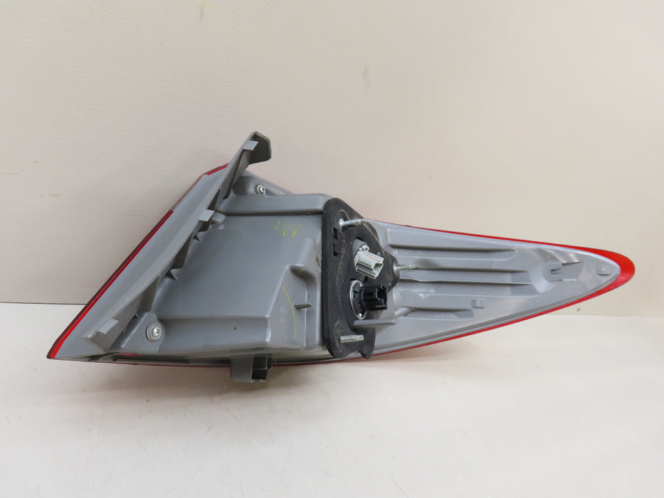 2015-2017 TOYOTA CAMRY REAR LEFT DRIVER SIDE OUTER TAIL LIGHT HALOGEN LAMP