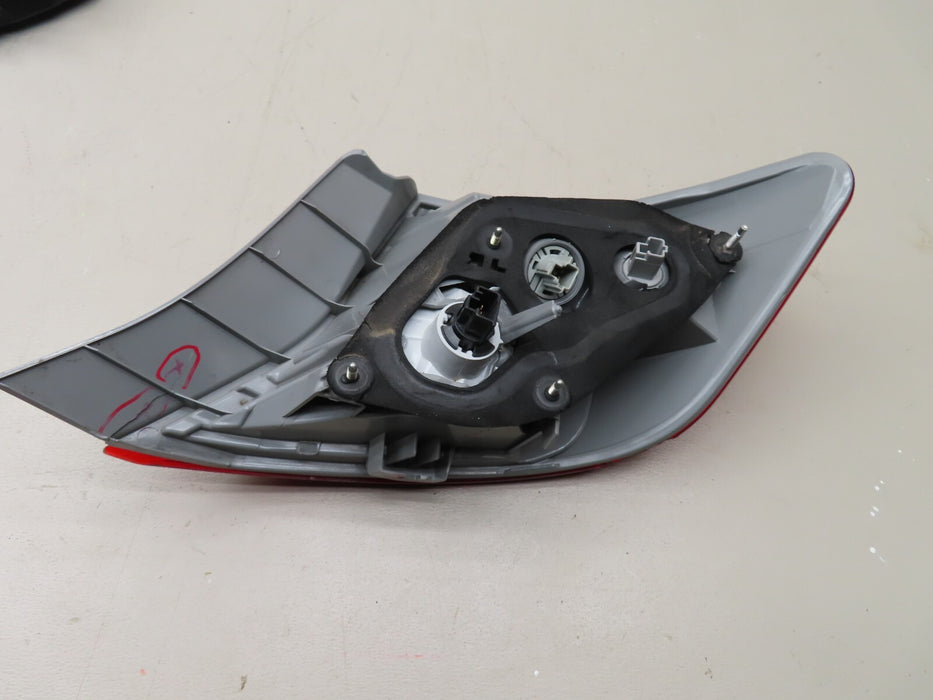 2012-2014 TOYOTA CAMRY REAR LEFT DRIVER SIDE OUTER TAIL LIGHT HALOGEN LAMP OEM