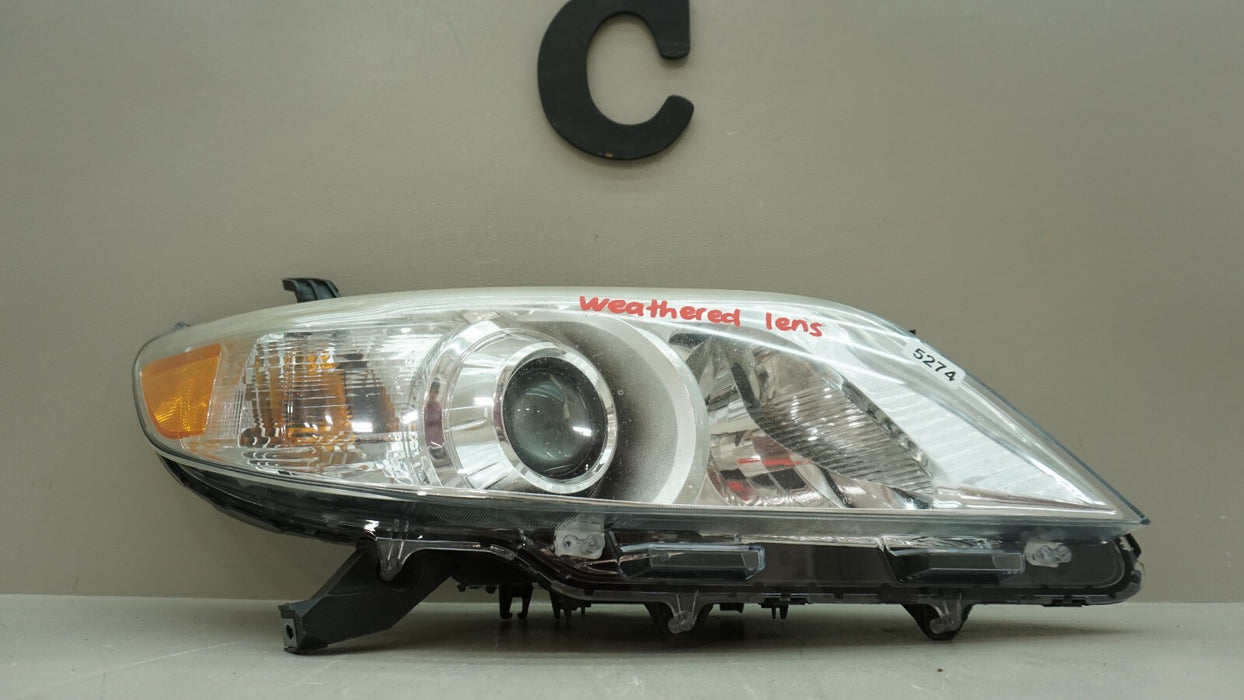 2011-2018 TOYOTA SIENNA FRONT RIGHT PASSENGERS SIDE HALOGEN HEADLIGHT OEM