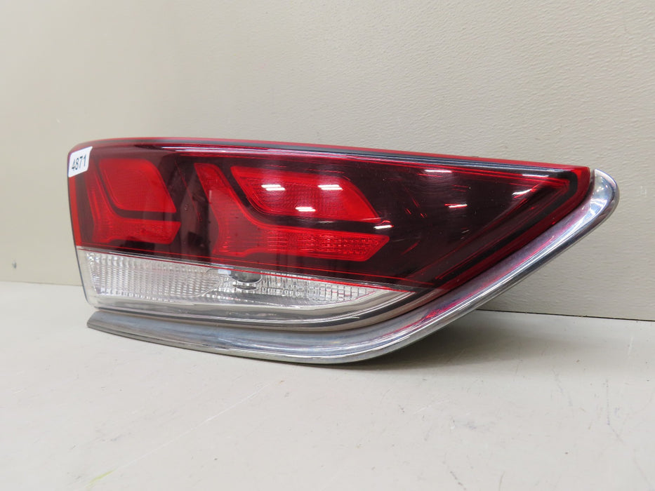 2018-2019 HYUNDAI SONATA REAR RIGHT PASSENGER INNER TAIL LIGHT OEM 92403C2500