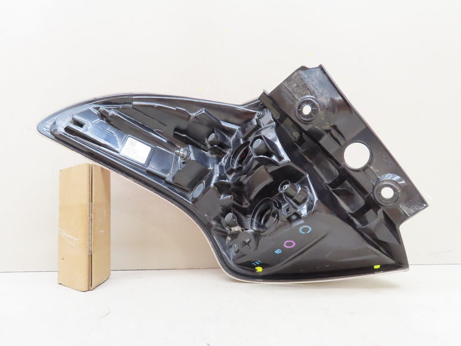 2016-2018 TOYOTA RAV4 REAR RIGHT PASSENGER SIDE OUTER TAIL LIGHT OEM 81550-42211