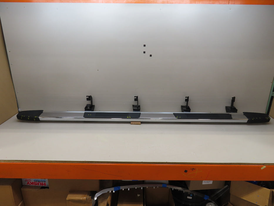 2019-2022 GMC SIERRA 1500 RIGHT PASSENGER SIDE RUNNING BOARD CREW CAB OEM