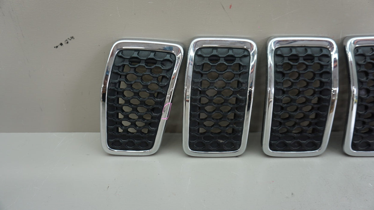 2019-2020 JEEP CHEROKEE FRONT UPPER RADIATOR GRILL GRILLE SET OEM 68323776AB
