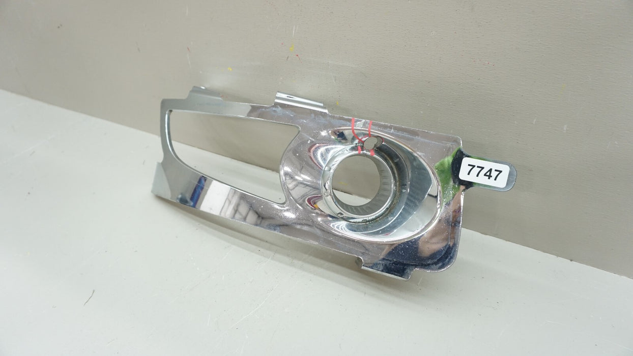2008-2012 BUICK ENCLAVE FRONT RIGHT PASSENGER SIDE FOG LIGHT BEZEL 2587872 OEM