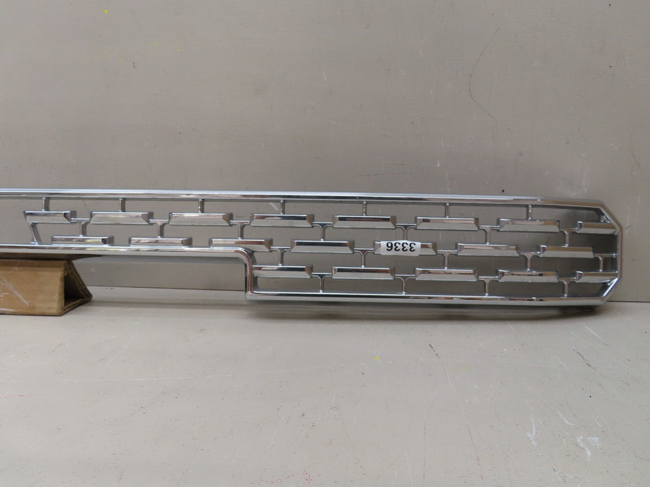 2020-2021 GMC SIERRA 3500 HD DENALI RADIATOR MIDDLE INSERT GRILLE OEM 84393049