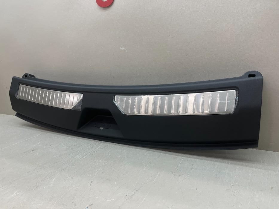 2021-2026 CHEVY TAHOE SUBURBAN YUKON REAR LIFTGATE SILL TRIM OEM 85124294