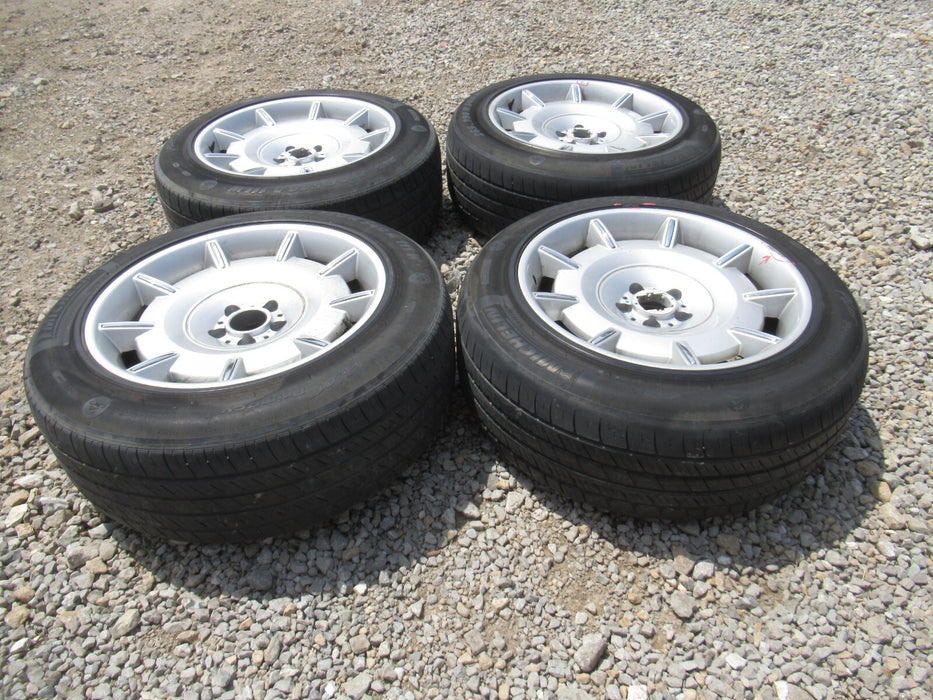 ROLLS ROYCE PHANTOM 1 SET OF WHEELS. TIRES 265/790R540A  (BAD TIRES)