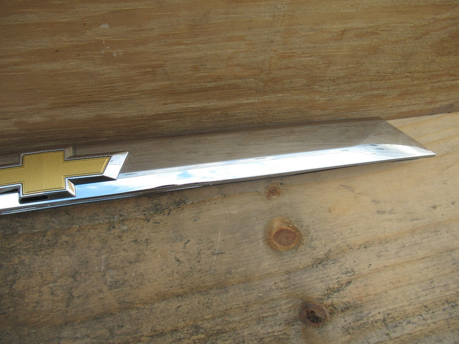 2018-2019 CHEVROLET CHEVY TRAVERSE REAR TRUNK TAILGATE TRIM MOLDING CHROME OEM