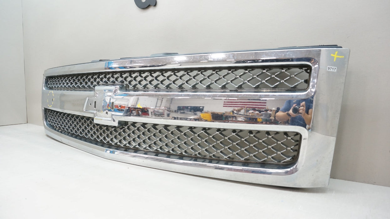 2007-2013 CHEVROLET SILVERADO 1500 FRONT BUMPER RADIATOR GRILLE OEM 15131717