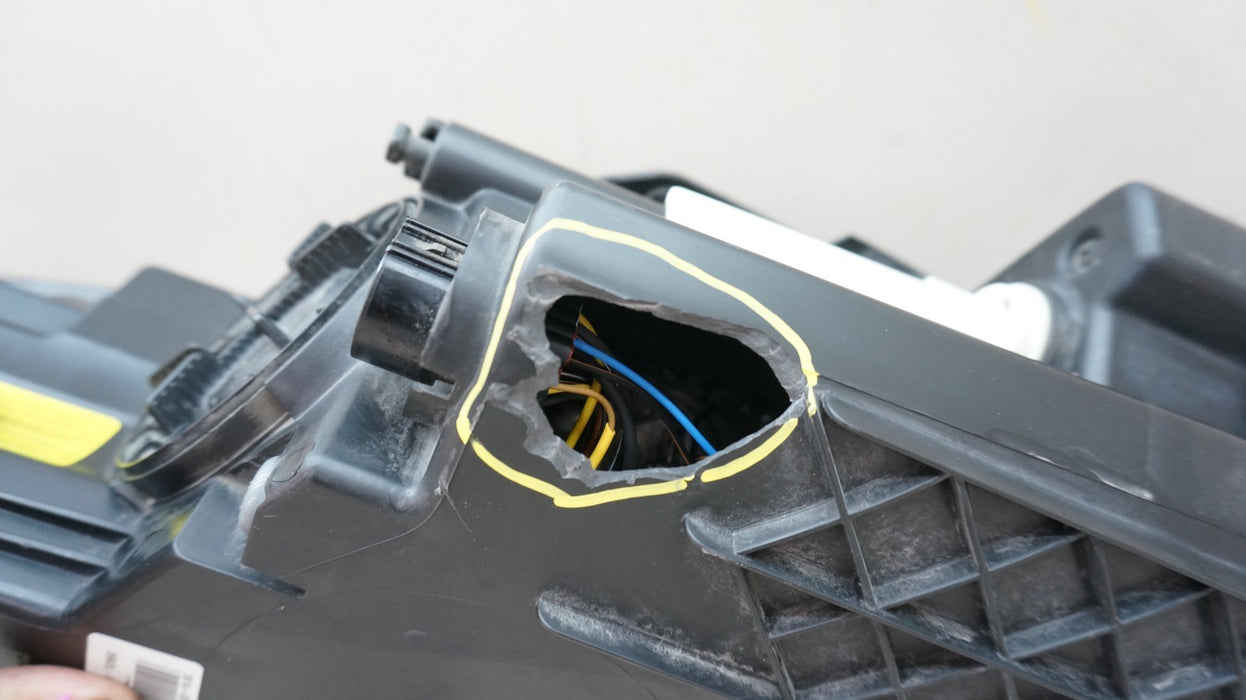 2014-2016 KIA CADENZA FRONT LEF T DRIVERS SIDE HEADLIGHT XENON HID OEM