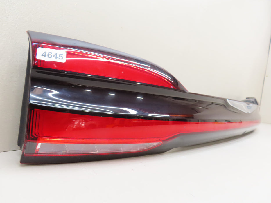 2021-2024 CHRYSLER PACIFICA REAR CENTER LIFT GATE TAIL LIGHT OEM