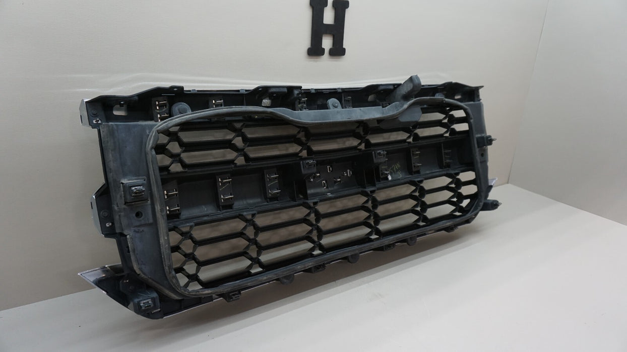 2016-2019 CHEVROLET SILVERADO 1500 FRONT CENTER RADIATOR GRILLE OEM 23380362