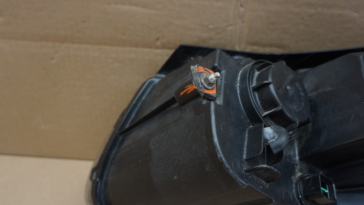 2010-2012 HYUNDAI SANTA FE FRONT RIGHT PASSENGER SIDE HEADLIGHT HEADLAMP OEM