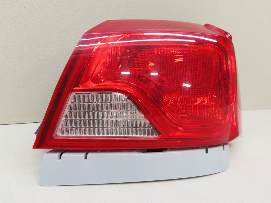 2014-2020 CHEVROLET IMPALA RIGHT PASSENGER SIDE TAIL LIGHT OUTER OEM