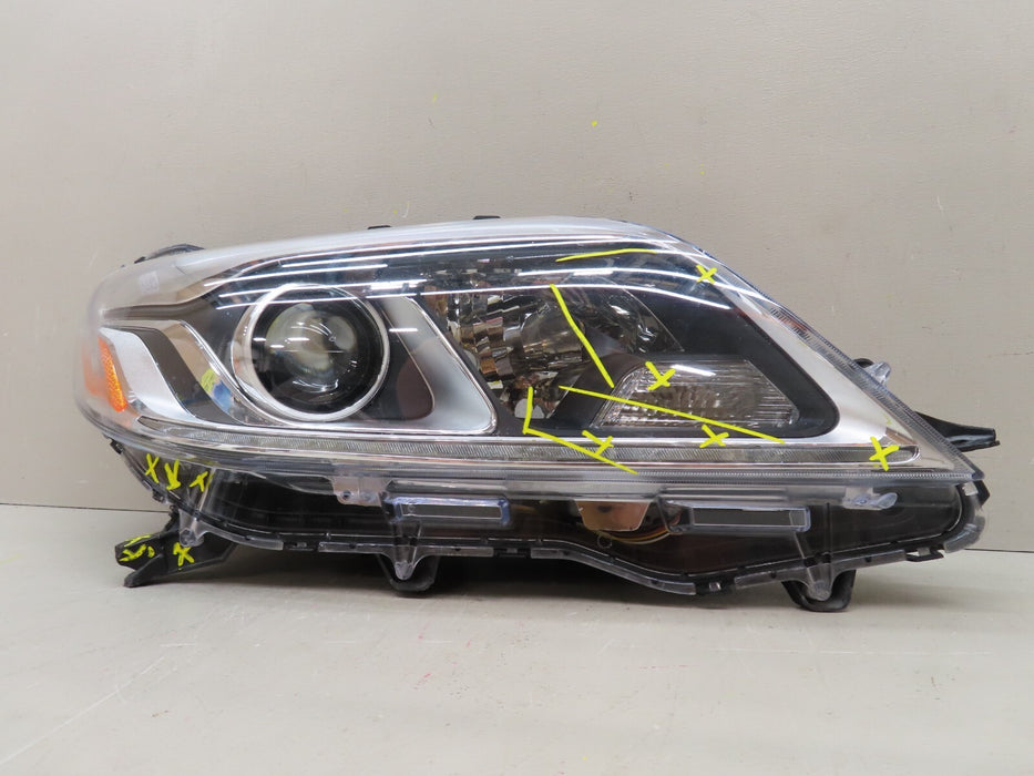 2015-2019 TOYOTA SIENNA SE FRONT RIGHT PASSENGER SIDE HEADLIGHT HALOGEN OEM