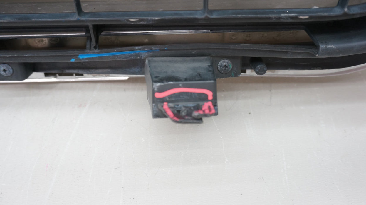 2015-2020 GMC YUKON FRONT BUMPER RADIATOR GRILLE OEM 84119634