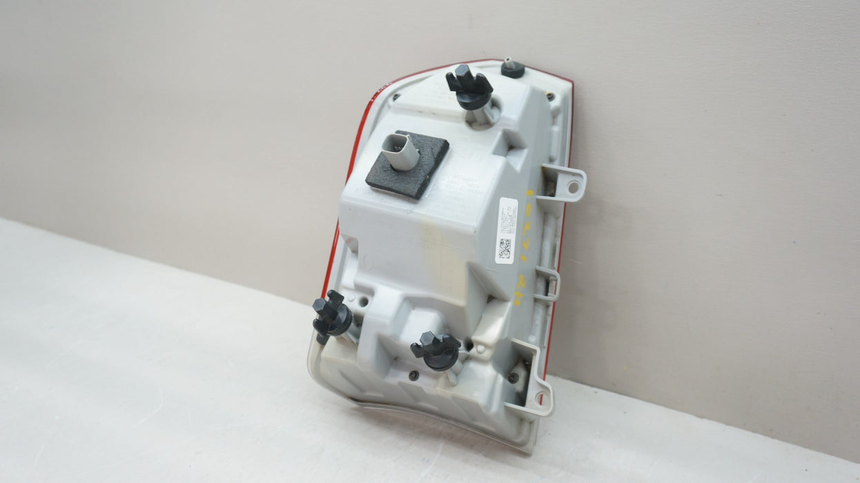 2015-2023 CHRYSLER 300 REAR RIGHT PASSENGER SIDE TAIL LIGHT OEM