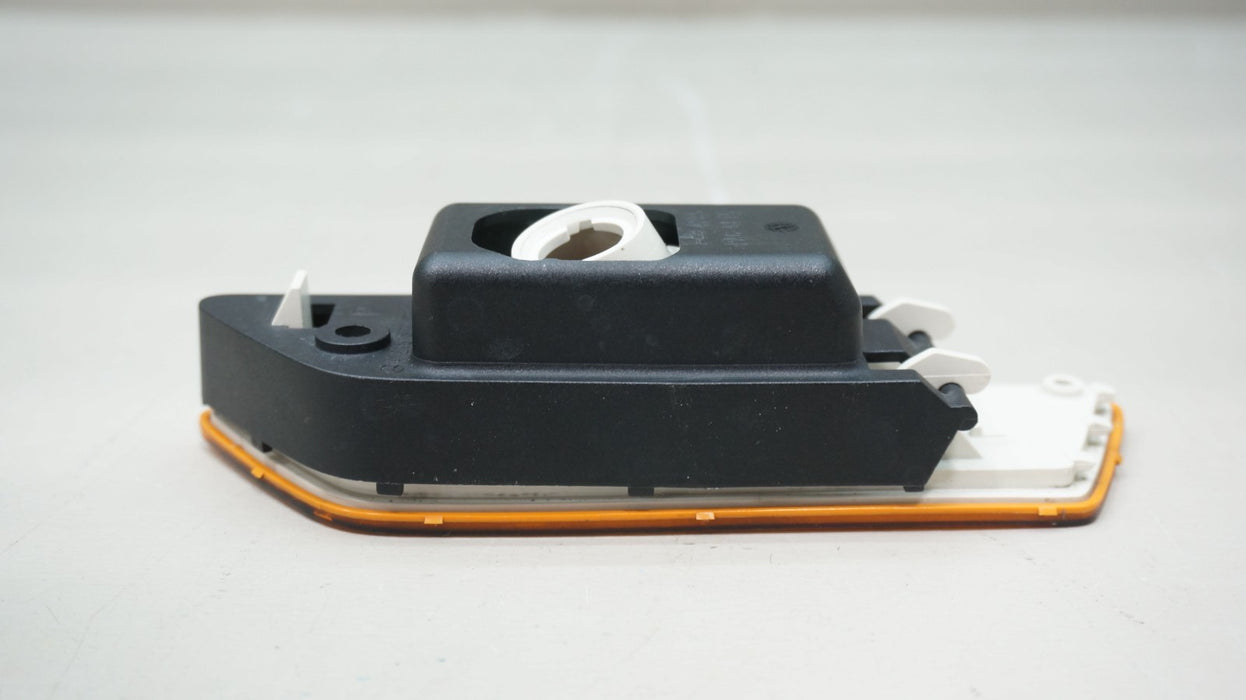 2012-2018 MERCEDES BENZ CLS C218 FRONT RIGHT PASSENGER TURN SIGNAL LIGHT OEM