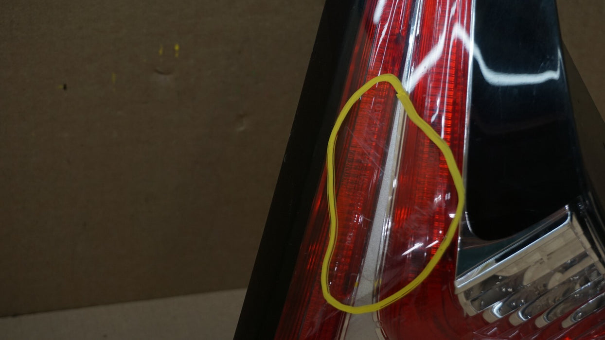 2015-2018 NISSAN MURANO RIGHT PASSENGER SIDE INNER TAIL LIGHT OEM 15 16 17 18