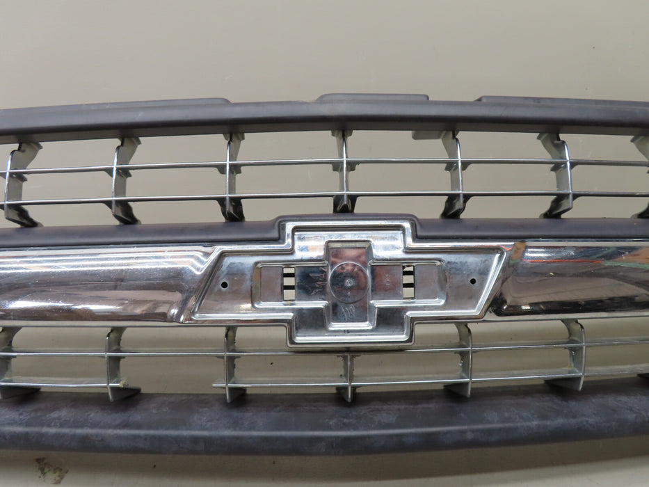 00 01 02 03 04 05 06 CHEVY SUBURBAN TAHOE FRONT UPPER GRILL GRILLE  OEM